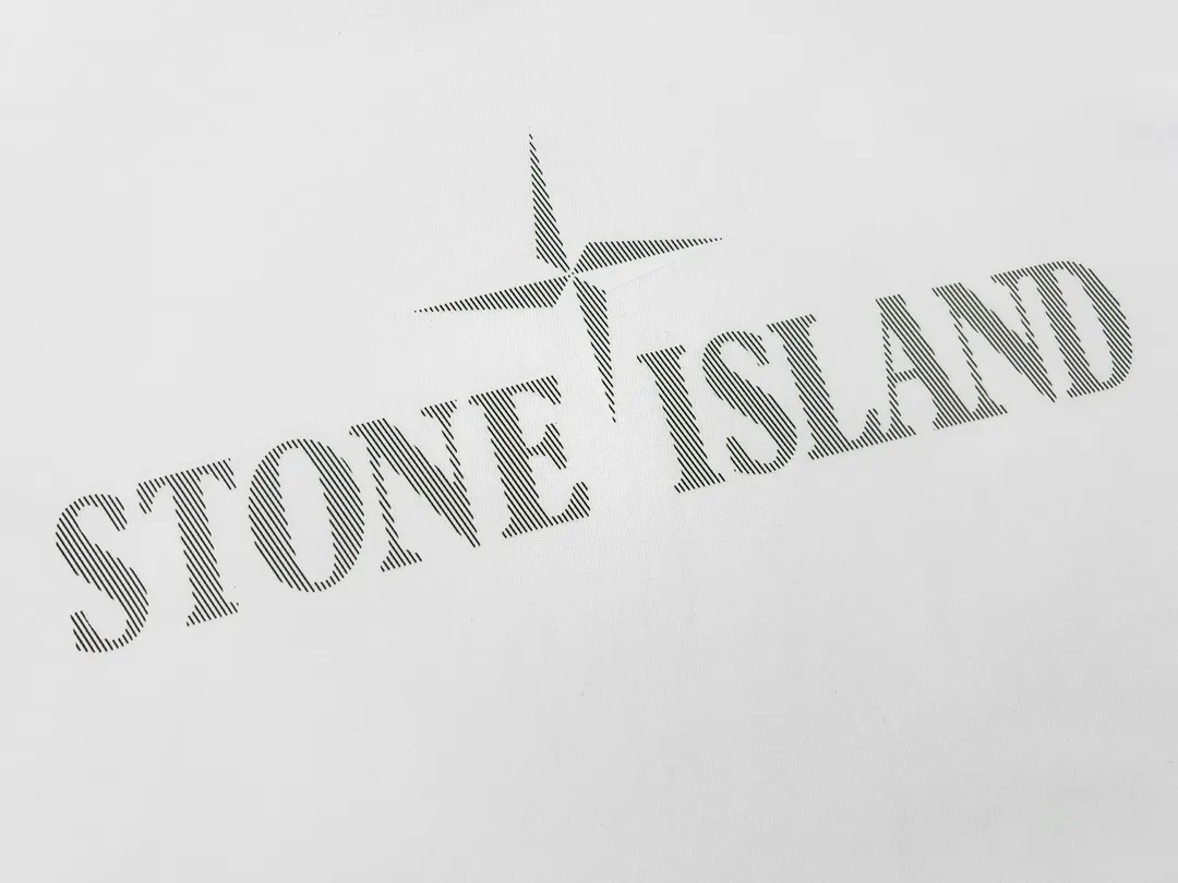 W662#P110💰 [Stone lsland/Stone Island summer twill logo printed short-sleeved T-shirt] ⚠️[Original creation with high control of details] -Made of 230g combed cotton 32-count double yarn, soft and comfortable to the touch, sweat-absorbent and breathable. -Simple basic and versatile style, original single quality, the first choice for couples. -Made by a large factory, four needles and five threads on the shoulder, neat alignment, high quality workmanship. -Same style for men and women, very versatile One piece by hand, the details are clearly visible. Color: Black White Size: M L